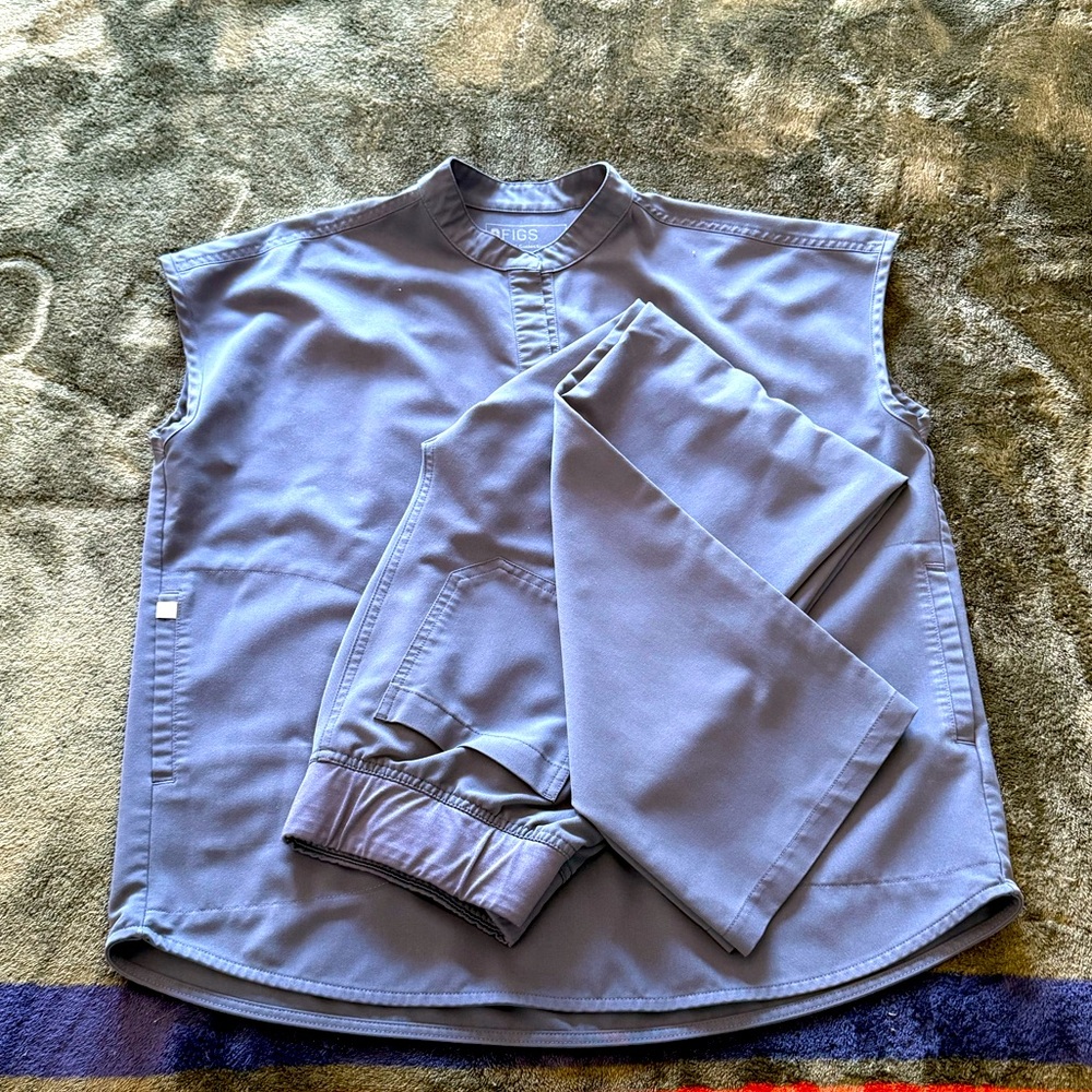 Figs scrub set in Charcoal